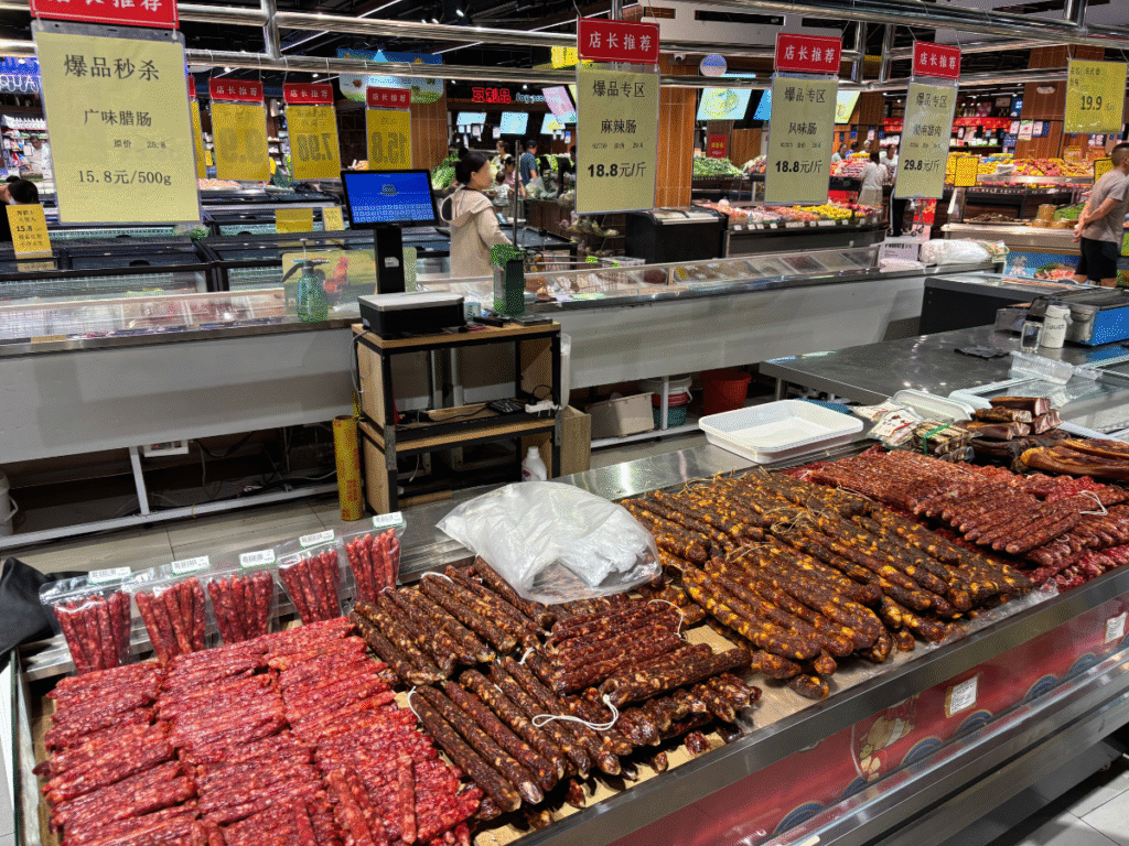 中国スーパーのソーセージ売り場