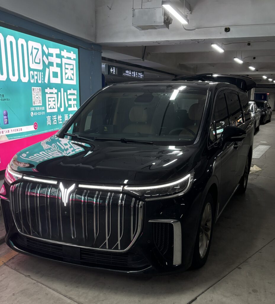 南京空港からホテルまで乗車したEVタクシーの車内。静かで広々とした空間
