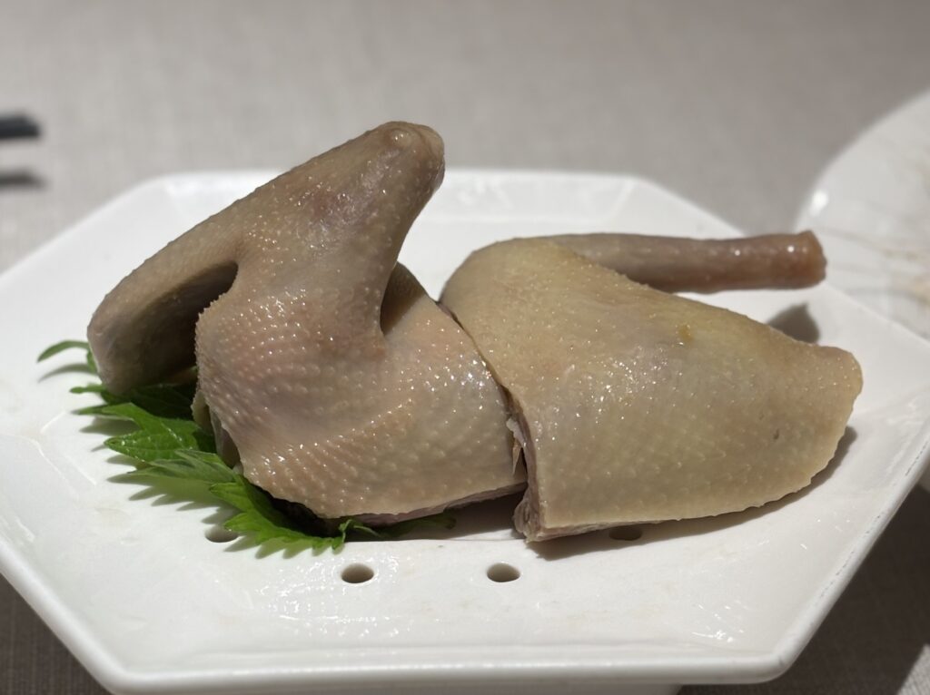 鳩の姿煮「鎮店之宝 鮮活乳鴿」のアップ写真